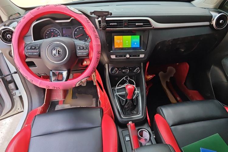 Used MG ZS 2020 Global Bestseller with 1.5L Engine Manual Transmission and a Massive 65-Inch Panoramic Sunroof Version Center Console