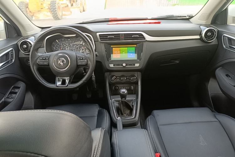 Used MG ZS 2020 Global Bestseller with 1.5L Engine Manual Transmission and a Massive 65-Inch Panoramic Sunroof Version Center Console