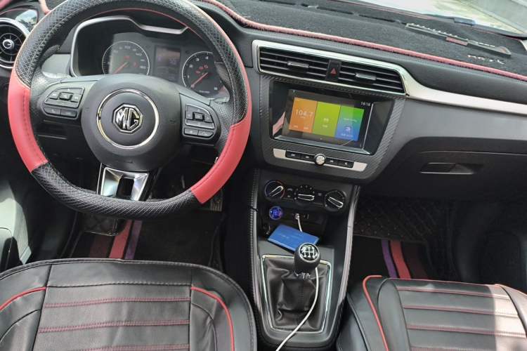 Used MG ZS 2020 Global Bestseller with 1.5L Engine Manual Transmission and a Massive 65-Inch Panoramic Sunroof Version Center Console