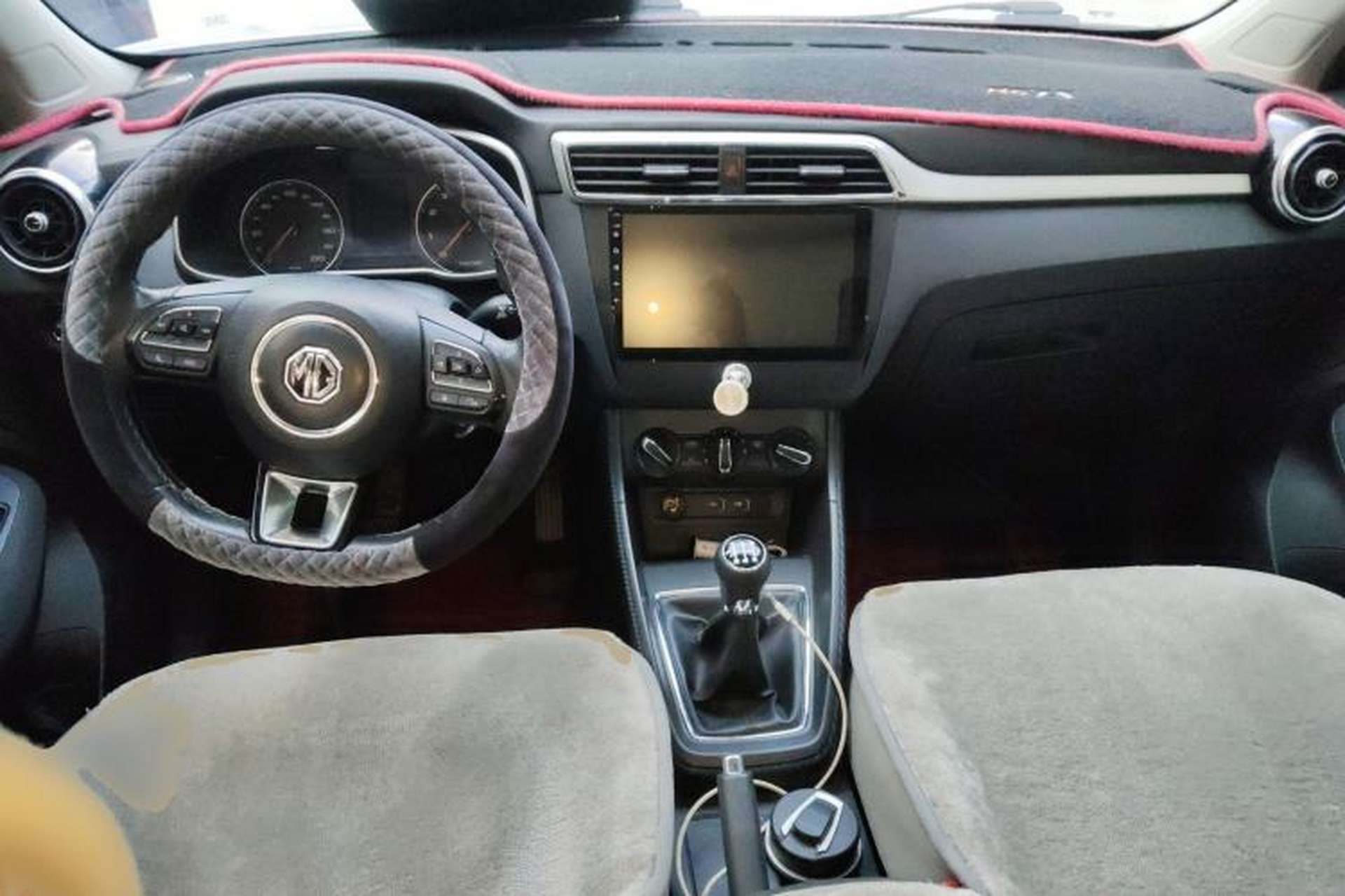Used MG ZS 2020 Global Bestseller with 1.5L Engine Manual Transmission and a Massive 65-Inch Panoramic Sunroof Version Center Console