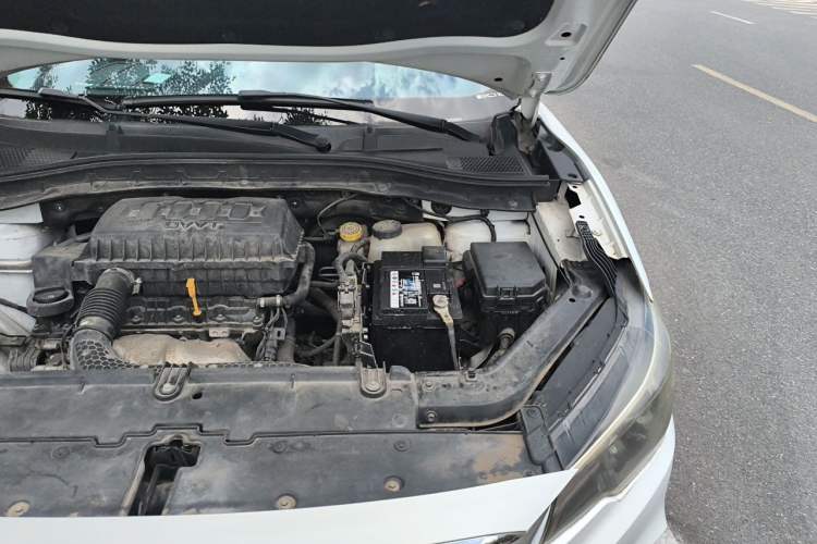 Used MG ZS 2020 Global Bestseller with 1.5L Engine Manual Transmission and a Massive 65-Inch Panoramic Sunroof Version Engine Bay Left