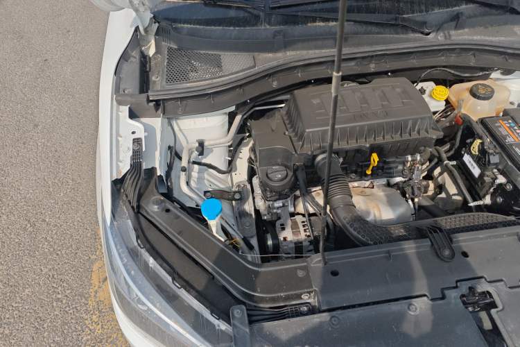 Used MG ZS 2020 Global Bestseller with 1.5L Engine Manual Transmission and a Massive 65-Inch Panoramic Sunroof Version Engine Bay Right