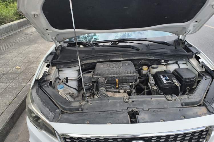 Used MG ZS 2020 Global Bestseller with 1.5L Engine Manual Transmission and a Massive 65-Inch Panoramic Sunroof Version Engine Bay Right