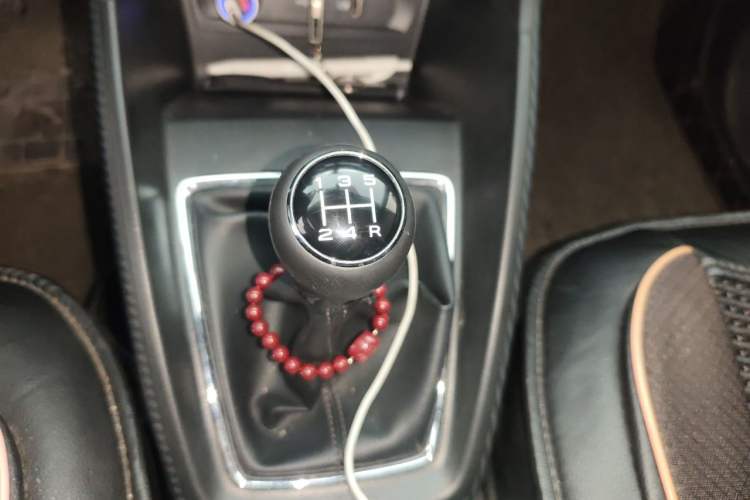 Used MG ZS 2020 Global Bestseller with 1.5L Engine Manual Transmission and a Massive 65-Inch Panoramic Sunroof Version Gear Lever