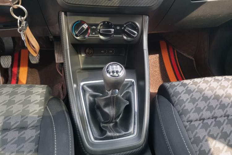 Used MG ZS 2020 Global Bestseller with 1.5L Engine Manual Transmission and a Massive 65-Inch Panoramic Sunroof Version Gear Lever