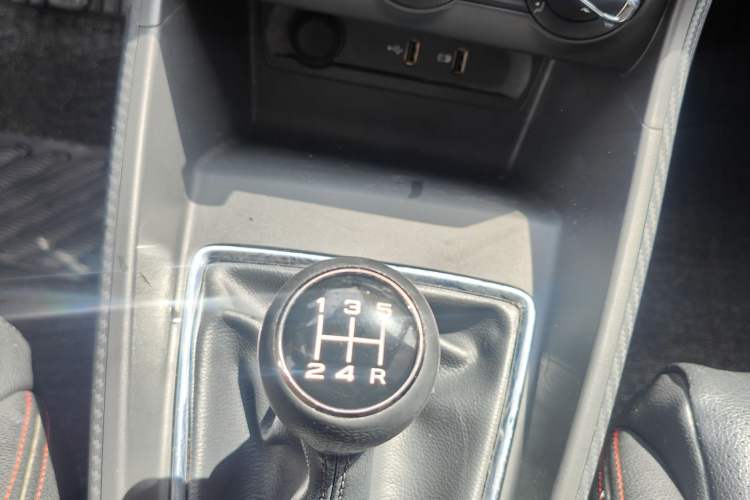 Used MG ZS 2020 Global Bestseller 1.5L Manual Comfort Edition Gear Lever