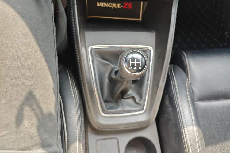 Used MG ZS 2020 Global Bestseller with 1.5L Engine Manual Transmission and a Massive 65-Inch Panoramic Sunroof Version Gear Lever
