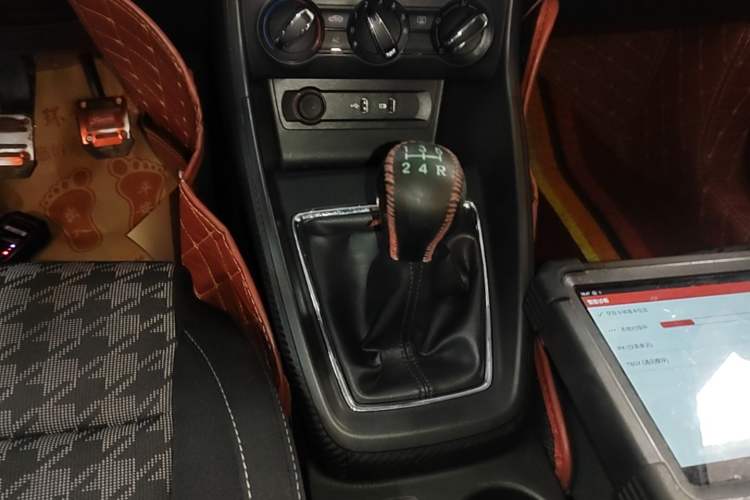 Used MG ZS 2020 Global Bestseller with 1.5L Engine Manual Transmission and a Massive 65-Inch Panoramic Sunroof Version Gear Lever