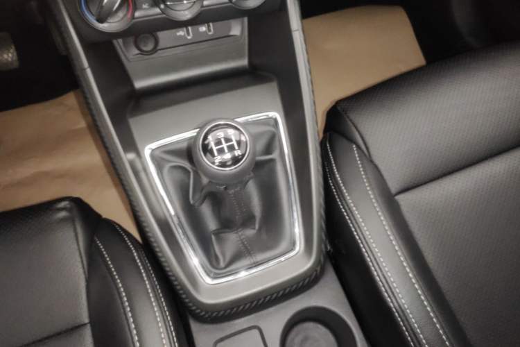 Used MG ZS 2020 Global Bestseller with 1.5L Engine Manual Transmission and a Massive 65-Inch Panoramic Sunroof Version Gear Lever