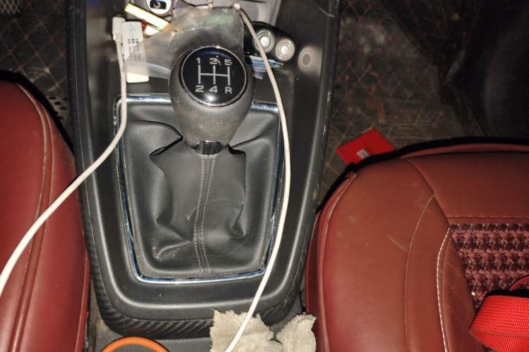 Used MG ZS 2020 Global Bestseller with 1.5L Engine Manual Transmission and a Massive 65-Inch Panoramic Sunroof Version Gear Lever