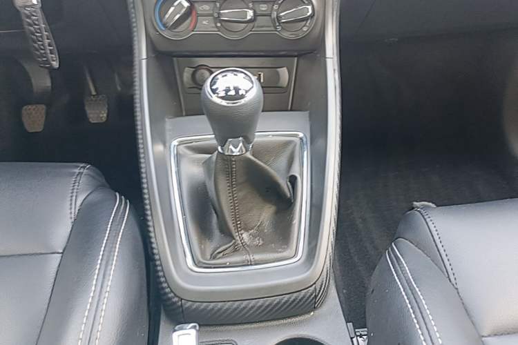 Used MG ZS 2020 Global Bestseller with 1.5L Engine Manual Transmission and a Massive 65-Inch Panoramic Sunroof Version Gear Lever