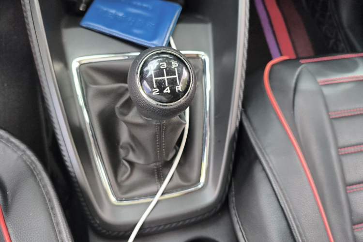 Used MG ZS 2020 Global Bestseller with 1.5L Engine Manual Transmission and a Massive 65-Inch Panoramic Sunroof Version Gear Lever