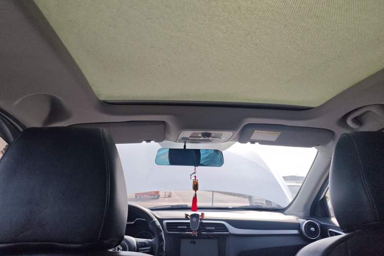 Used MG ZS 2020 Global Bestseller with 1.5L Engine Manual Transmission and a Massive 65-Inch Panoramic Sunroof Version Headliner