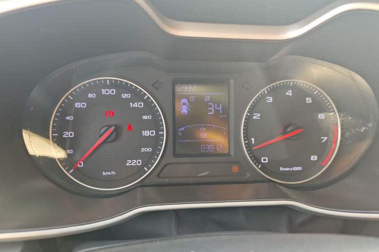 Used MG ZS 2020 Global Bestseller with 1.5L Engine Manual Transmission and a Massive 65-Inch Panoramic Sunroof Version Instrument Cluster