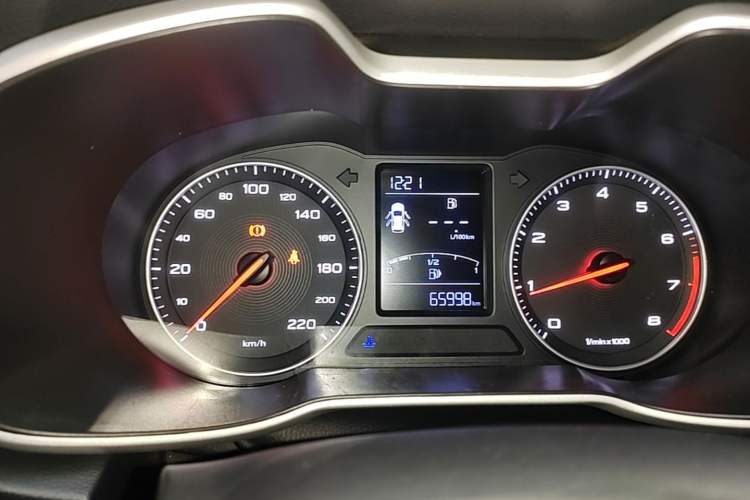 Used MG ZS 2020 Global Bestseller with 1.5L Engine Manual Transmission and a Massive 65-Inch Panoramic Sunroof Version Instrument Cluster