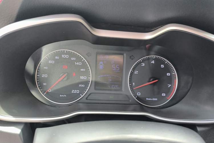 Used MG ZS 2020 Global Bestseller with 1.5L Engine Manual Transmission and a Massive 65-Inch Panoramic Sunroof Version Instrument Cluster