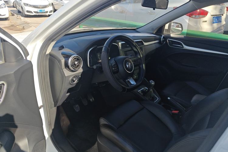 Used MG ZS 2020 Global Bestseller with 1.5L Engine Manual Transmission and a Massive 65-Inch Panoramic Sunroof Version Interior 2