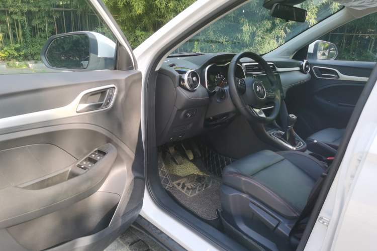 Used MG ZS 2020 180 DVVT Manual Lite Interior 2