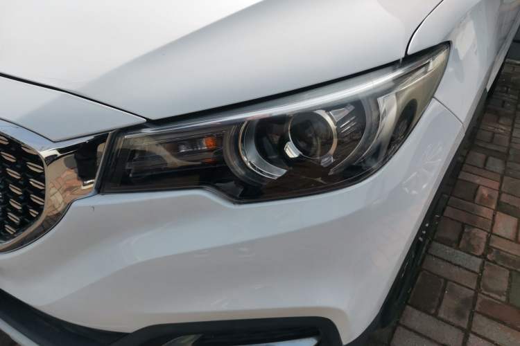 Used MG ZS 2020 Global Bestseller with 1.5L Engine Manual Transmission and a Massive 65-Inch Panoramic Sunroof Version Left Front Headlight