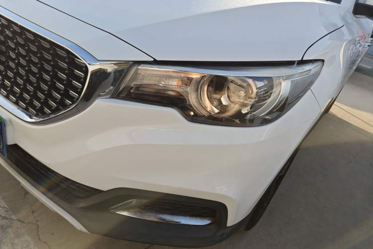 Used MG ZS 2020 Global Bestseller with 1.5L Engine Manual Transmission and a Massive 65-Inch Panoramic Sunroof Version Left Front Headlight