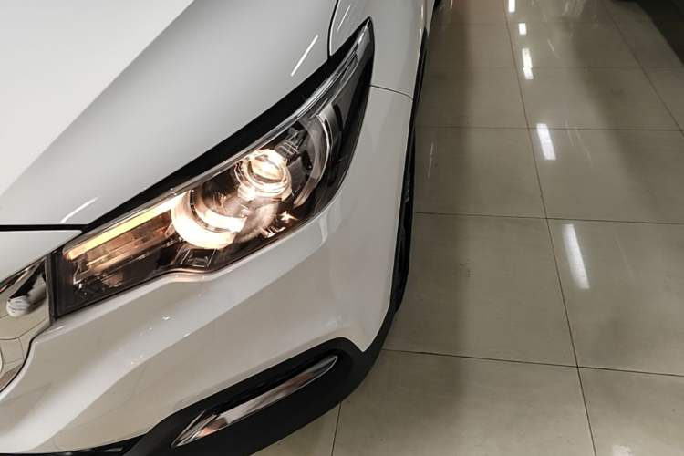Used MG ZS 2020 Global Bestseller with 1.5L Engine Manual Transmission and a Massive 65-Inch Panoramic Sunroof Version Left Front Headlight