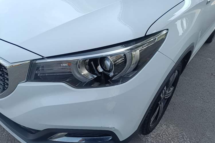Used MG ZS 2020 Global Bestseller with 1.5L Engine Manual Transmission and a Massive 65-Inch Panoramic Sunroof Version Left Front Headlight