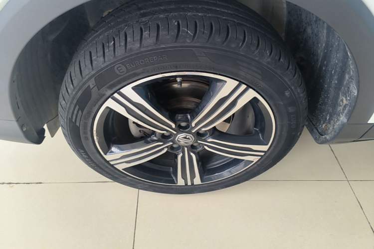 Used MG ZS 2020 Global Bestseller with 1.5L Engine Manual Transmission and a Massive 65-Inch Panoramic Sunroof Version Left Front Wheel Hub