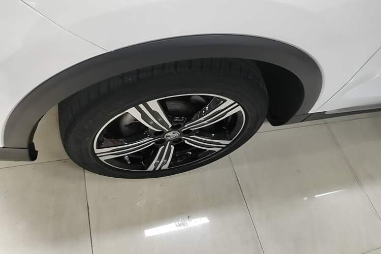 Used MG ZS 2020 Global Bestseller with 1.5L Engine Manual Transmission and a Massive 65-Inch Panoramic Sunroof Version Left Front Wheel Hub