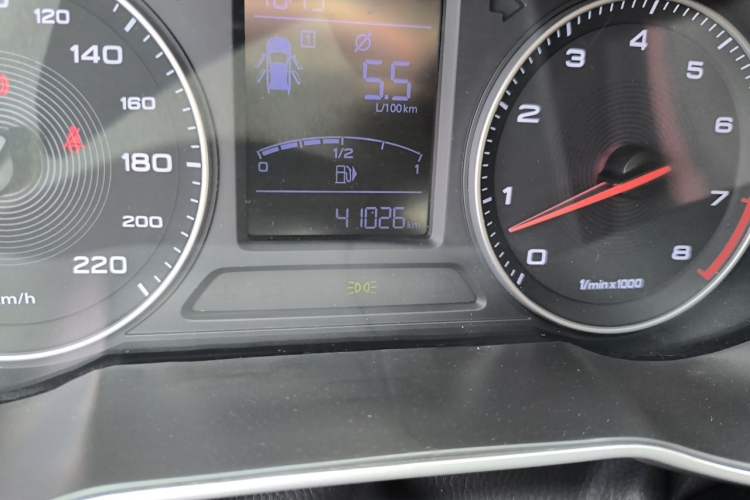 Used MG ZS 2020 Global Bestseller with 1.5L Engine Manual Transmission and a Massive 65-Inch Panoramic Sunroof Version Odometer Close Up