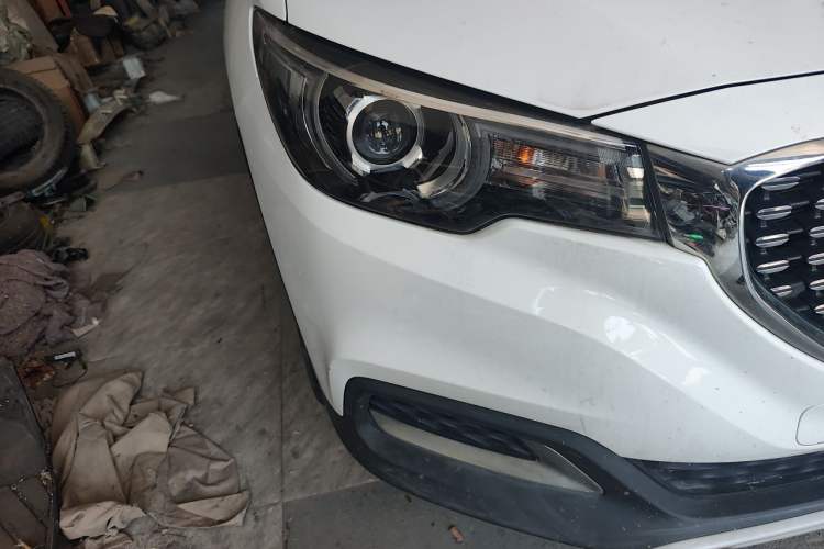 Used MG ZS 2020 Global Bestseller with 1.5L Engine Manual Transmission and a Massive 65-Inch Panoramic Sunroof Version Right Front Headlight