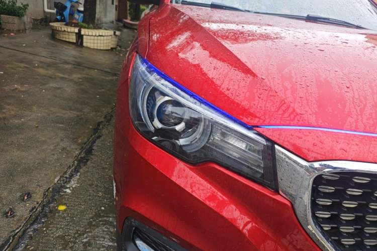Used MG ZS 2020 Global Bestseller with 1.5L Engine Manual Transmission and a Massive 65-Inch Panoramic Sunroof Version Right Front Headlight