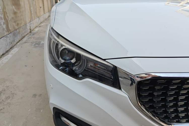Used MG ZS 2020 Global Bestseller with 1.5L Engine Manual Transmission and a Massive 65-Inch Panoramic Sunroof Version Right Front Headlight