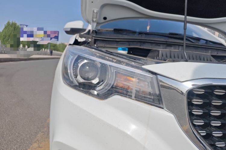 Used MG ZS 2020 Global Bestseller with 1.5L Engine Manual Transmission and a Massive 65-Inch Panoramic Sunroof Version Right Front Headlight