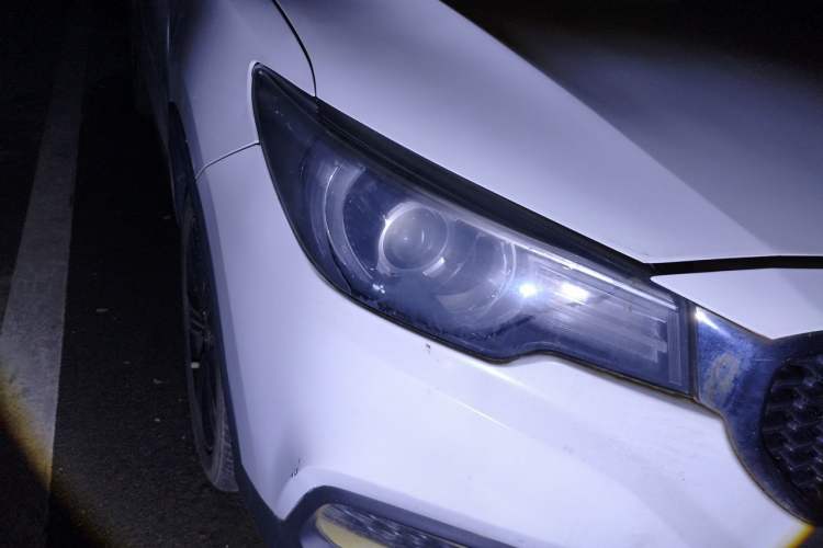 Used MG ZS 2020 Global Bestseller with 1.5L Engine Manual Transmission and a Massive 65-Inch Panoramic Sunroof Version Right Front Headlight
