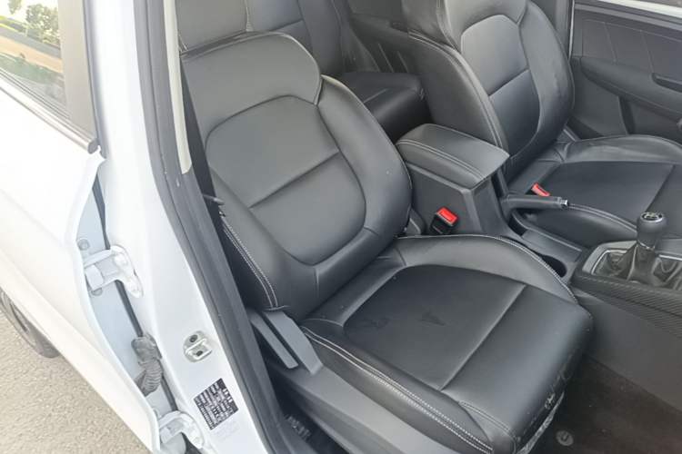 Used MG ZS 2020 Global Bestseller with 1.5L Engine Manual Transmission and a Massive 65-Inch Panoramic Sunroof Version Right Front Seat