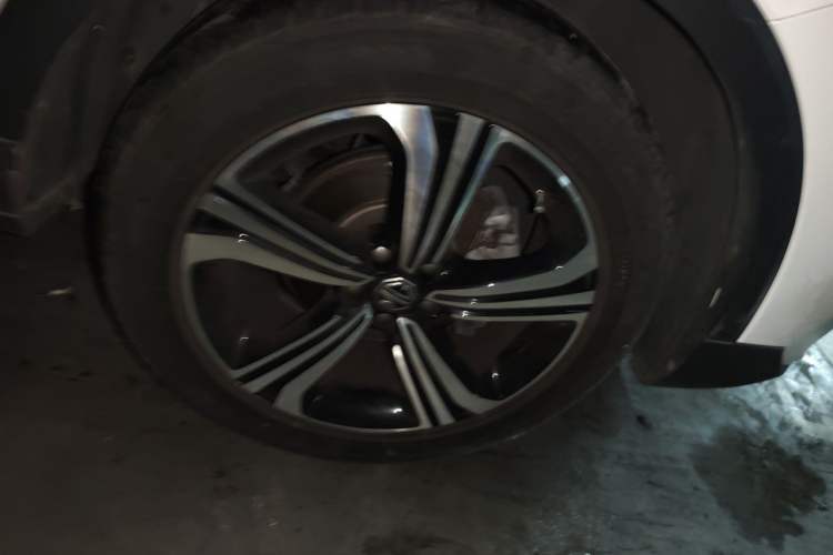 Used MG ZS 2020 180 DVVT Automatic Plus L2+ Right Front Wheel Hub