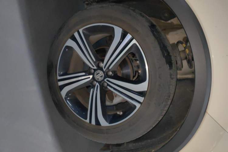 Used MG ZS 2020 180 DVVT Automatic Plus L2+ Right Front Wheel Hub