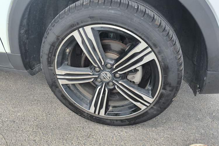 Used MG ZS 2020 Global Bestseller with 1.5L Engine Manual Transmission and a Massive 65-Inch Panoramic Sunroof Version Right Front Wheel Hub