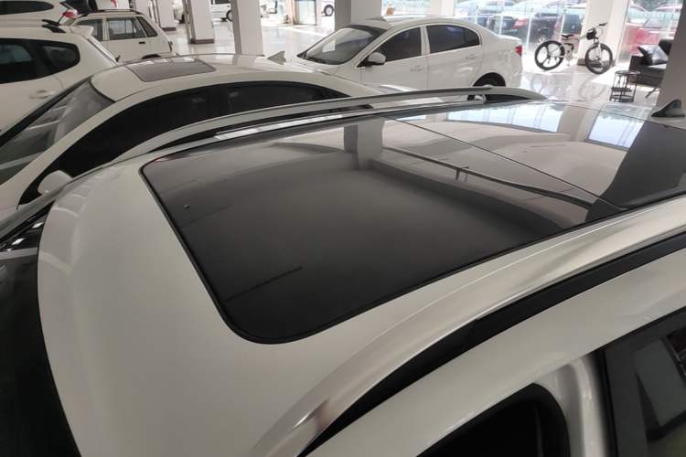 Used MG ZS 2020 Global Bestseller with 1.5L Engine Manual Transmission and a Massive 65-Inch Panoramic Sunroof Version Roof
