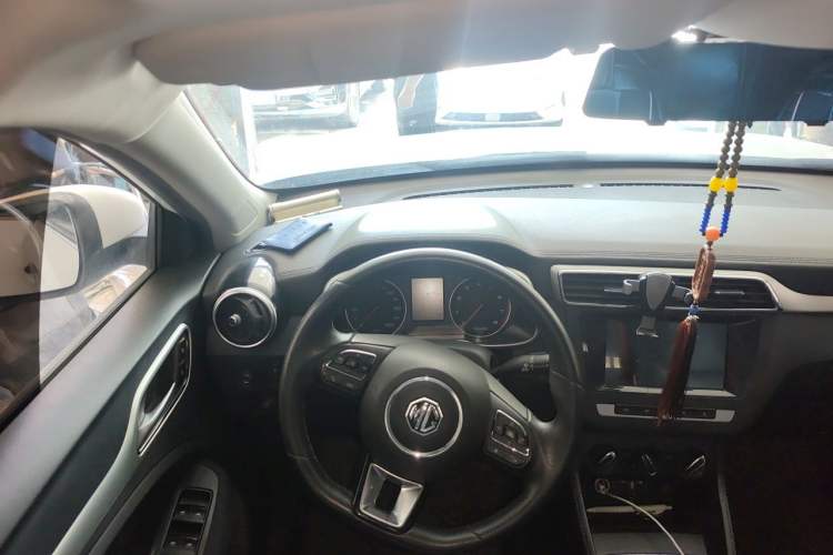 Used MG ZS 2020 Global Bestseller with 1.5L Engine Manual Transmission and a Massive 65-Inch Panoramic Sunroof Version Steering Wheel