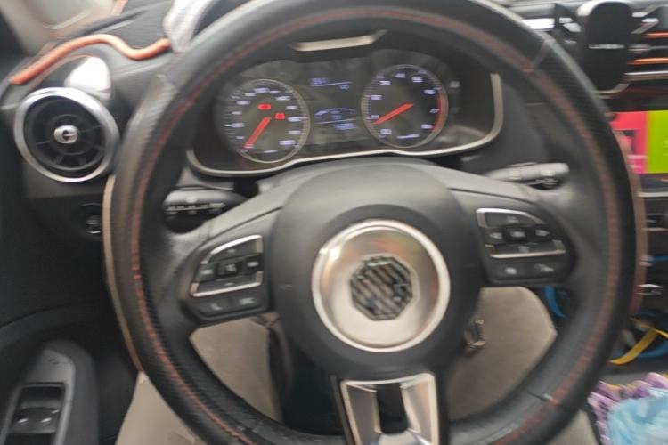 Used MG ZS 2020 Global Bestseller with 1.5L Engine Manual Transmission and a Massive 65-Inch Panoramic Sunroof Version Steering Wheel