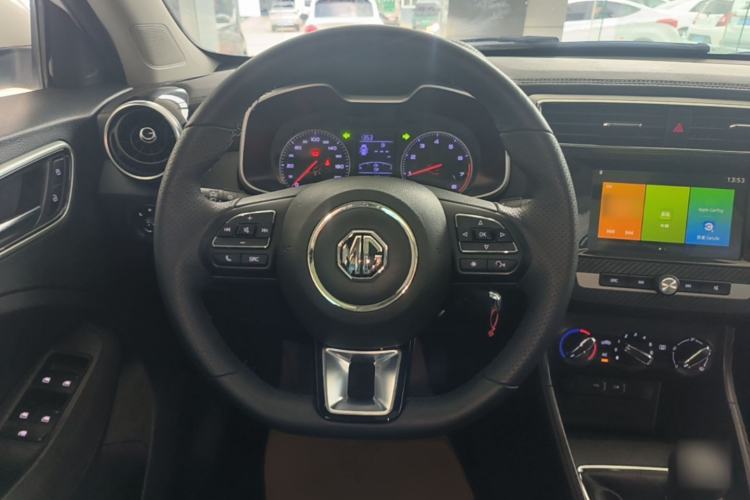 Used MG ZS 2020 Global Bestseller with 1.5L Engine Manual Transmission and a Massive 65-Inch Panoramic Sunroof Version Steering Wheel