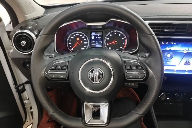 Used MG ZS 2020 Global Bestseller with 1.5L Engine Manual Transmission and a Massive 65-Inch Panoramic Sunroof Version Steering Wheel