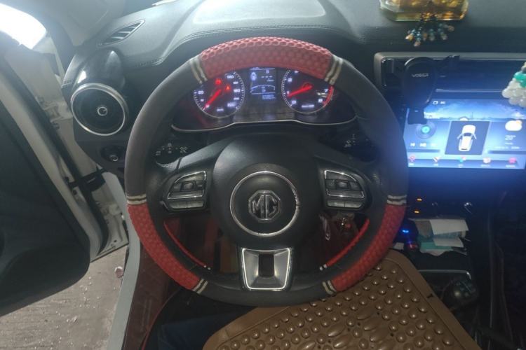 Used MG ZS 2020 Global Bestseller with 1.5L Engine Manual Transmission and a Massive 65-Inch Panoramic Sunroof Version Steering Wheel