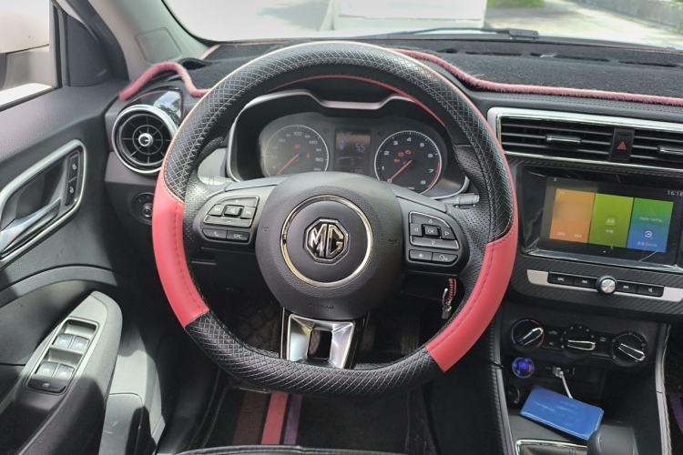 Used MG ZS 2020 Global Bestseller with 1.5L Engine Manual Transmission and a Massive 65-Inch Panoramic Sunroof Version Steering Wheel