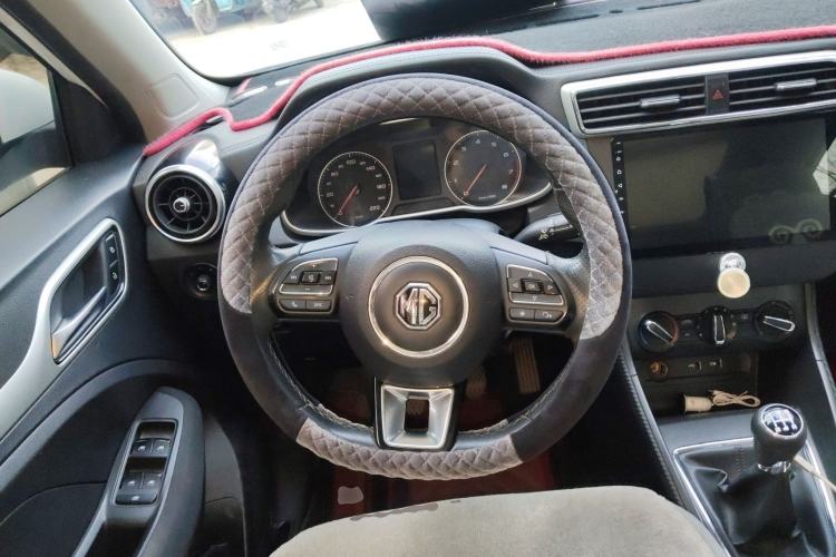 Used MG ZS 2020 Global Bestseller with 1.5L Engine Manual Transmission and a Massive 65-Inch Panoramic Sunroof Version Steering Wheel