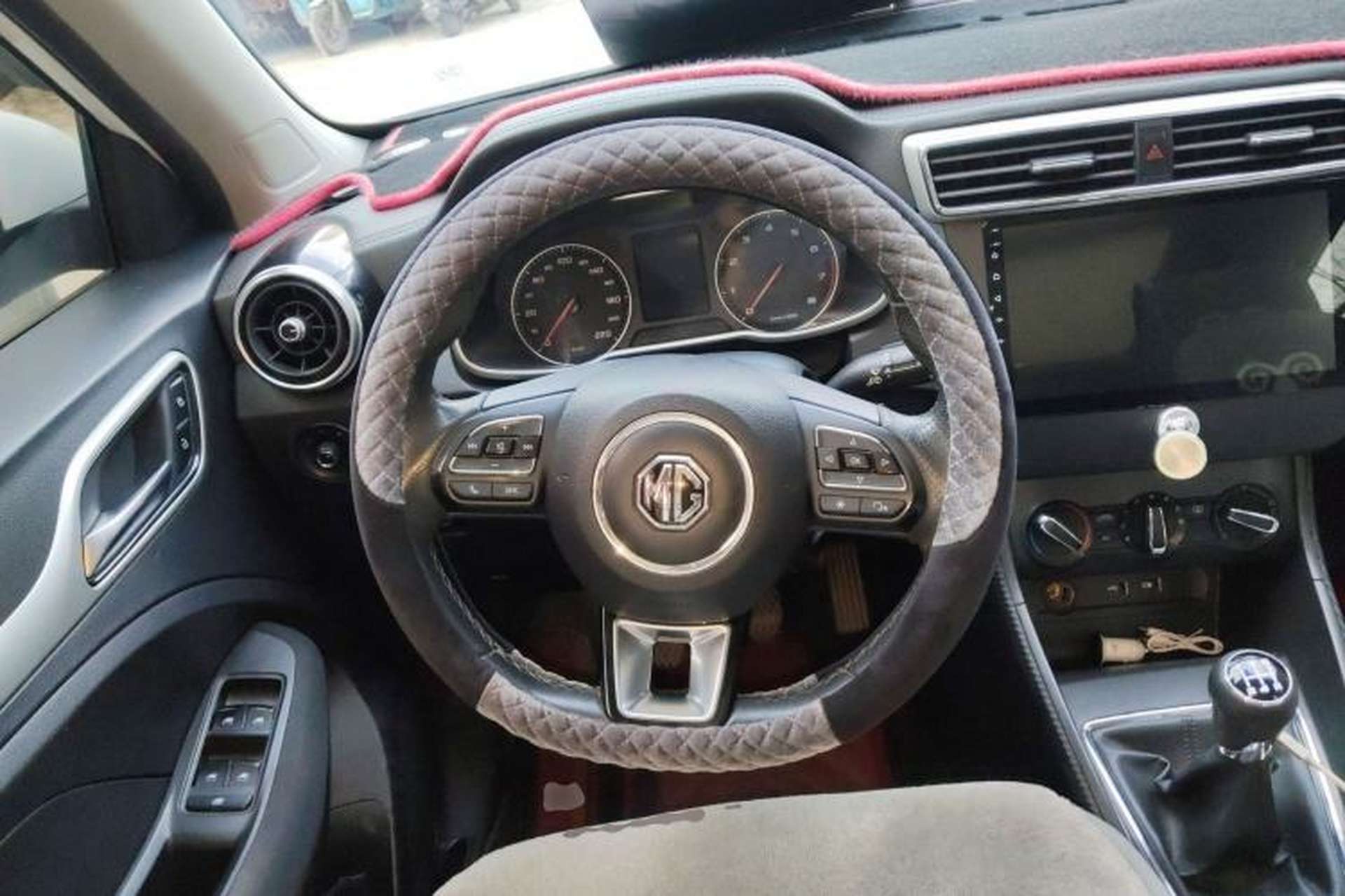 Used MG ZS 2020 Global Bestseller with 1.5L Engine Manual Transmission and a Massive 65-Inch Panoramic Sunroof Version Steering Wheel
