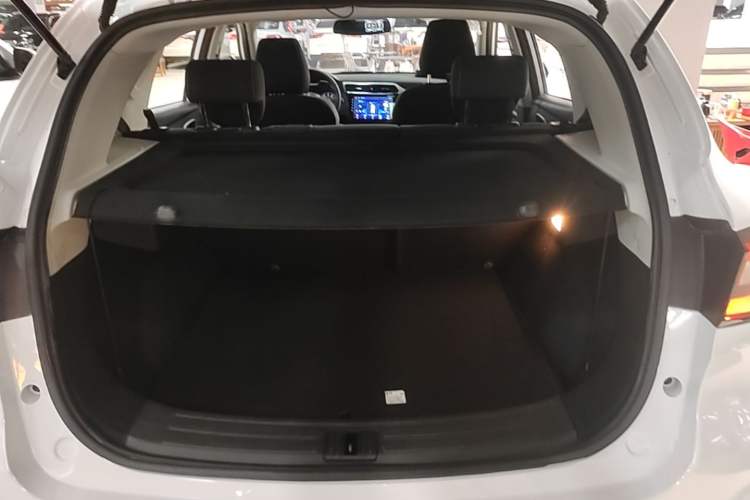 Used MG ZS 2020 Global Bestseller with 1.5L Engine Manual Transmission and a Massive 65-Inch Panoramic Sunroof Version Trunk