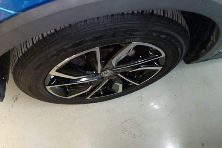 Used MG ZS 2022 180 DVVT Automatic Sport Edition Left Front Wheel Hub