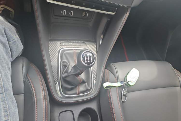 Used MG ZS 2022 180 DVVT Manual Global Million Edition 858 Gear Lever